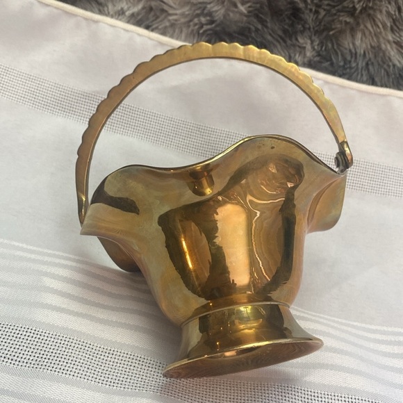 Vintage Brass Handle Basket - Picture 5 of 16